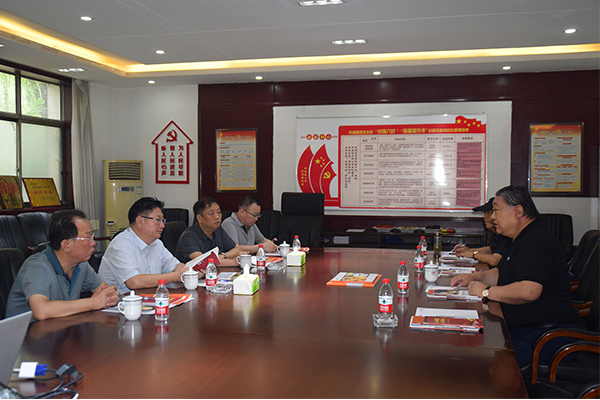 臨汾市市場(chǎng)監(jiān)督管理局局長(zhǎng)、非公企業(yè)黨委書(shū)記張東紅<br>在科海集團(tuán)調(diào)研非公黨建工作